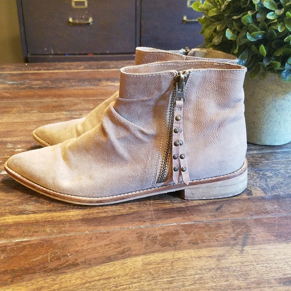 Charles David tan suede booties sz 8 - Picture 6 of 7